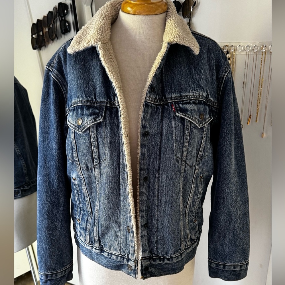 LEVI’S | Premium Original Blue Denim Sherpa Trucker Jacket | Medium